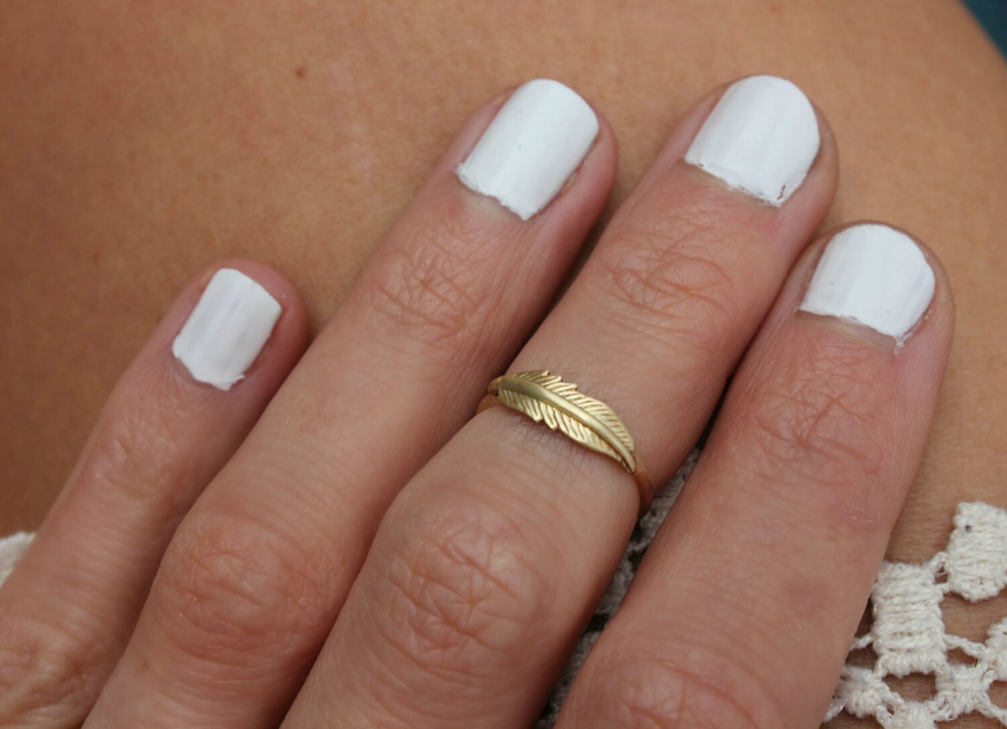 Gold feather midi ring